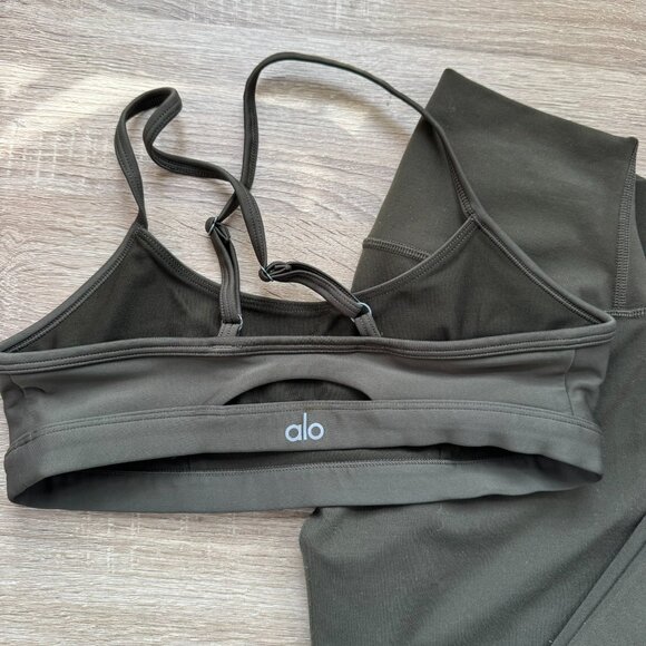 Alo Airlift Set 7/8 Leggings Intrigue Bra Top Green - Picture 4 of 8